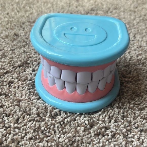Melissa and Doug dental kit - Picture 9 of 16